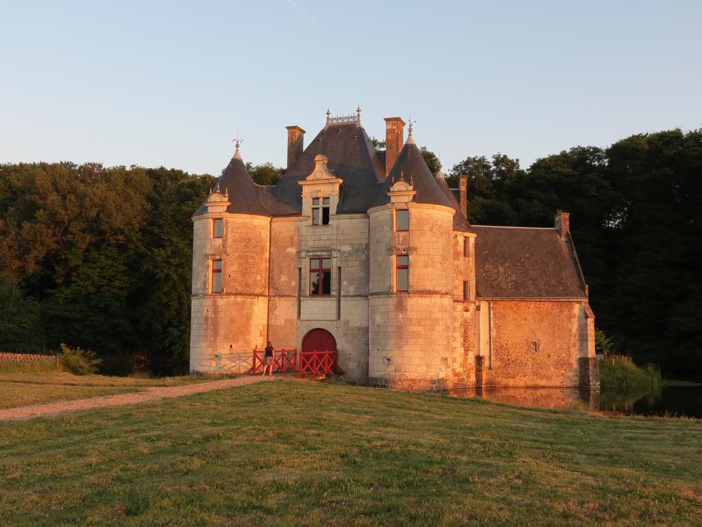 Le Chatelet Thilouze 外观 照片